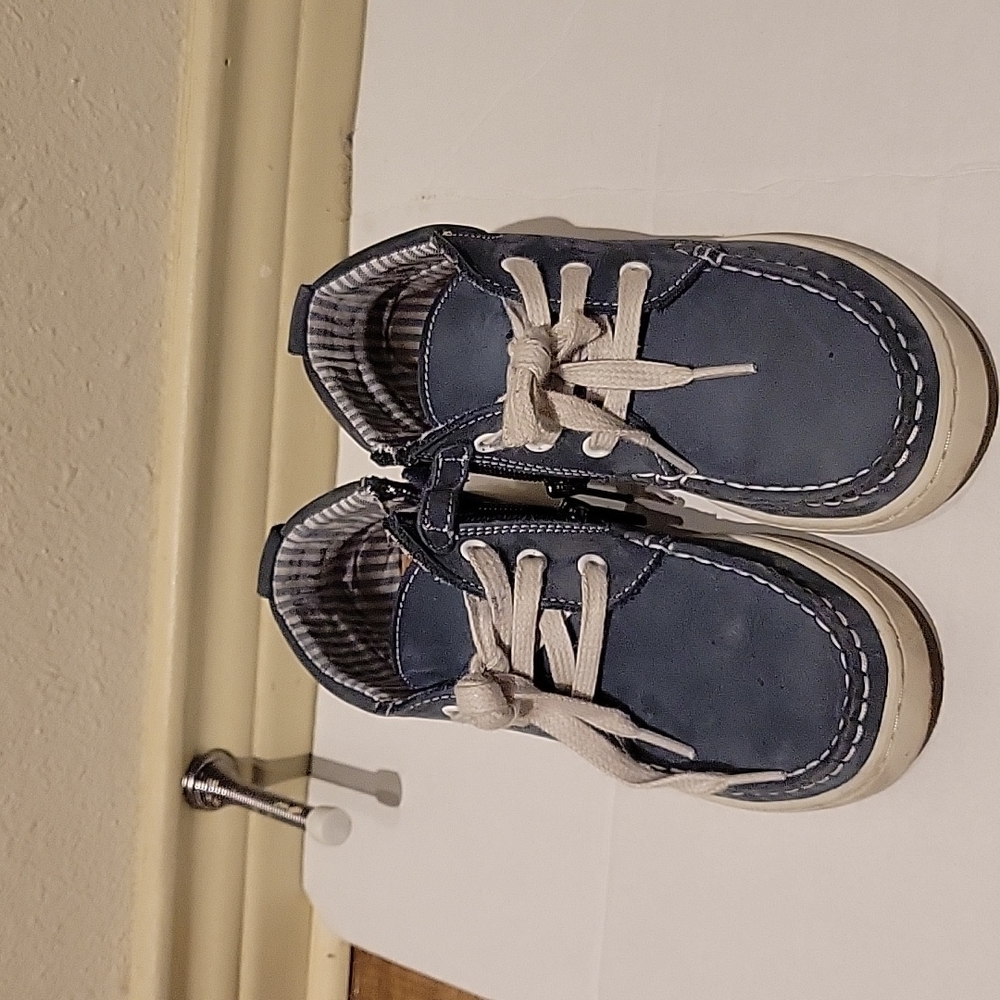 Boys shoes